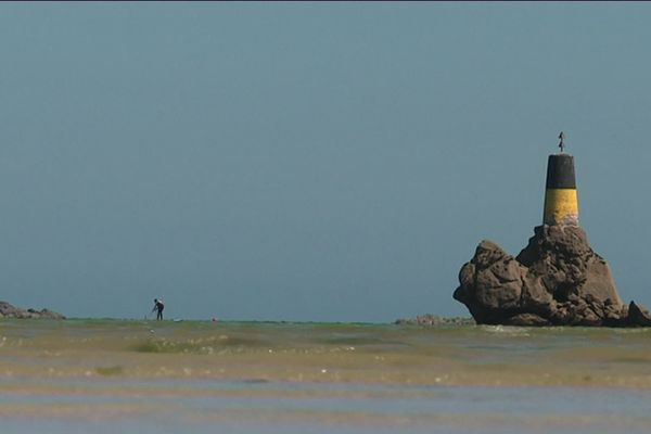 Les plages bretonnes sont soumises à des analyses réalisées par l'Agence régionale de santé et qui déterminent la qualité des eaux de baignade