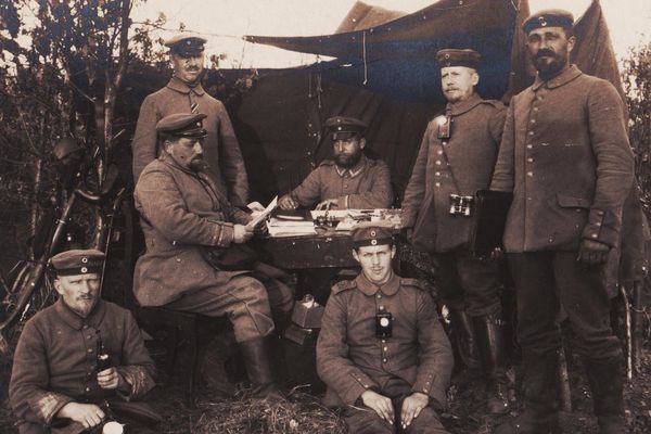 Adolf Dott à son bureau en mars 1915