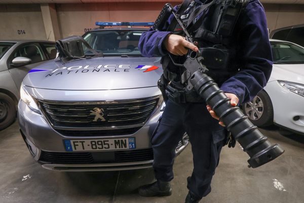 Le policier jugé à Montauban pour un tir direct sur un manifestant. Un tir effectué avec un lance-grenade Cougar