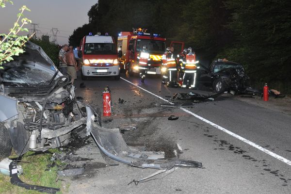 Jeudi soir, peu après l'accident pompiers et gendarmes étaient encore sur place pour des constatations.