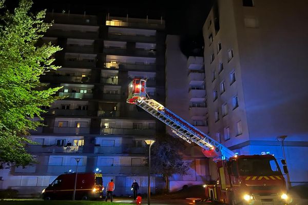 L'intervention des pompiers a eu lieu peu avant 22 heures dans le quartier Croix-du-Sud.