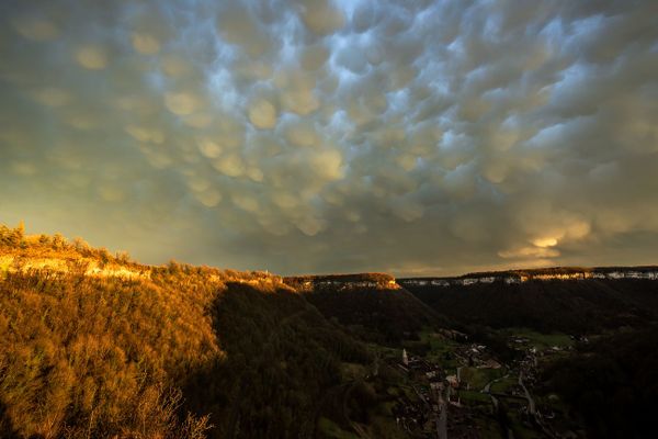 Orage d'hiver sur Baume-les-Messieurs