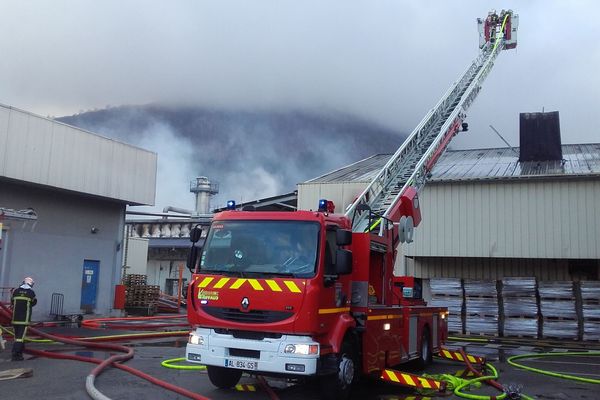 Un incendie s'est déclenché ce mercredi vers minuit sur l'usine de Toupnot, qui produit des conserves de viande à Lourdes. 38 riverains ont dû être évacués de la zone. Les dégâts sont importants : une centaine de personnes sont au chômage technique.