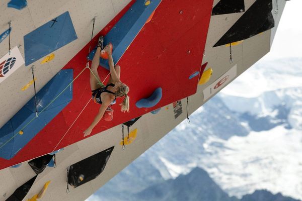 Julia Chanourdie le 12 juillet lors de la Coupe du monde d'Escalade sur la place du mont Blanc à Chamonix