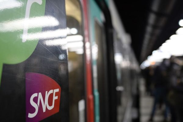 Pour une raison inconnue, 600 mètres de caténaires ont été arrachés sur la ligne.