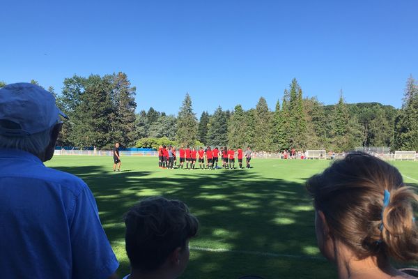 Pour le dernier entraînement avant la reprise, les joueuses de l'OL ont dépoussiéré les cages vichyssoises, pour le plus grand bonheur des fans.