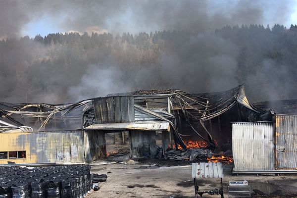 L'entrepôt a été détruit par l'incendie