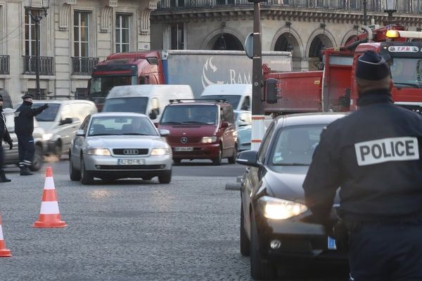 La circulation différenciée est mise en place pour éviter une trop forte pollution à l'ozone.