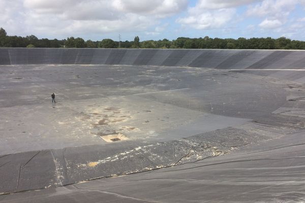 600 000 euros ont été investis par cet agriculteur pour construire cette vaste retenue d'eau