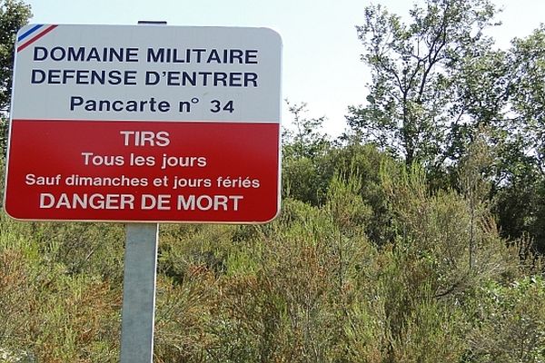 Nîmes : terrain militaire des garrigues - archives