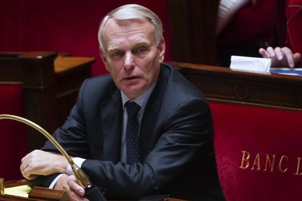 Une pose très "président du conseil" pour JM Ayrault à l'assemblée nationale