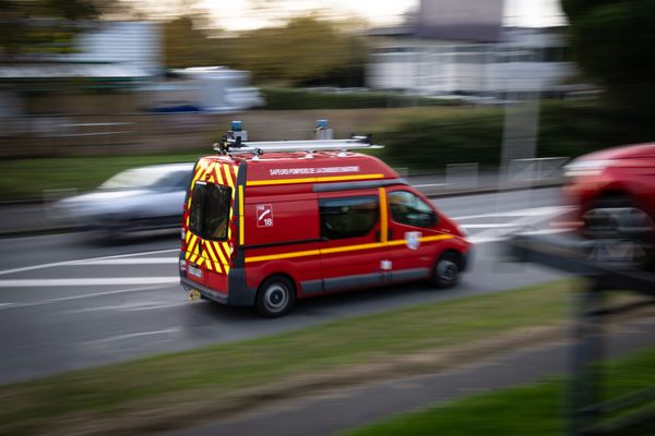 L'un des conducteurs, un homme âgé de 33 ans, a été transporté au CHU de Rouen en urgence absolue. (image d'illustration)