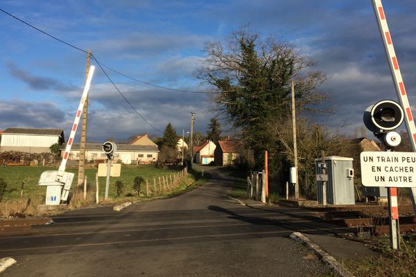 Un joggeur a été percuté par un train à ce passage à niveau 230 sur la commune de Colombier, samedi 13 janvier.