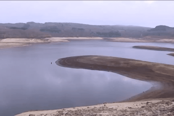 La vidange de la retenue d'eau du Mazaud, qui alimente Limoges et 12 autres communes en eau potable, sera terminée d'ici l'été 2016.