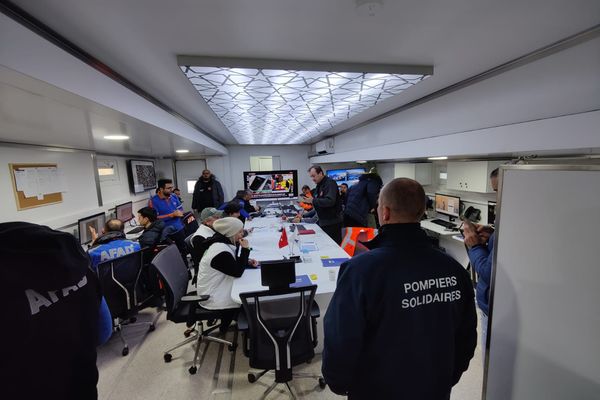 Les Pompiers Solidaires au quartier général de l'AFAD, l'agence turque qui coordonne les secours sur place suite aux violents séismes qui ont frappé le pays.