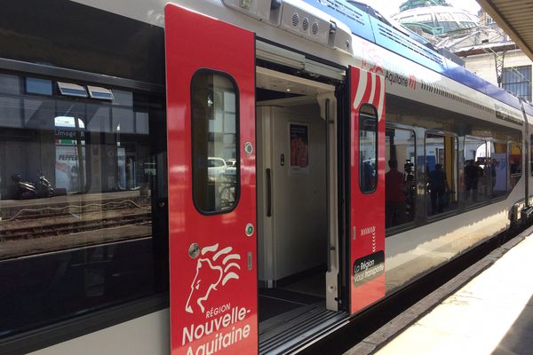 La communication de la SNCF annonce 122 TER Nouvelle-Aquitaine supprimés sur 328 ce lundi 8 janvier 2024.