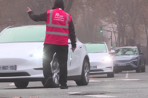 Les chauffeurs VTC toulousains manifestent pour obtenir de meilleures rémunérations, et une plus grande reconnaissance