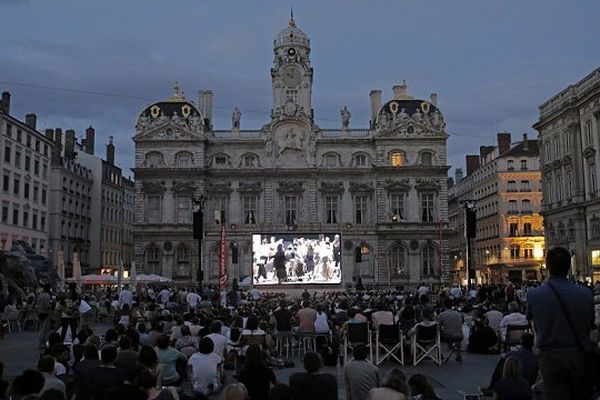 En 2014, la projection du "COMTE ORY ", Opéra filmé et projeté sur la Place des Terreaux (Lyon)