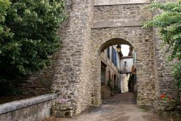 Une ancienne ville libre fortifiée