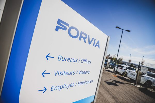 Premier employeur du bassin de Flers, dans l'Orne, l'équipementier automobile Forvia a annoncé, le 19 février, qu'il pourrait supprimer jusqu'à 10 000 postes en Europe.