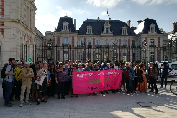 Le rassemblement associatif d'hier soir devant la préfecture de la Vienne