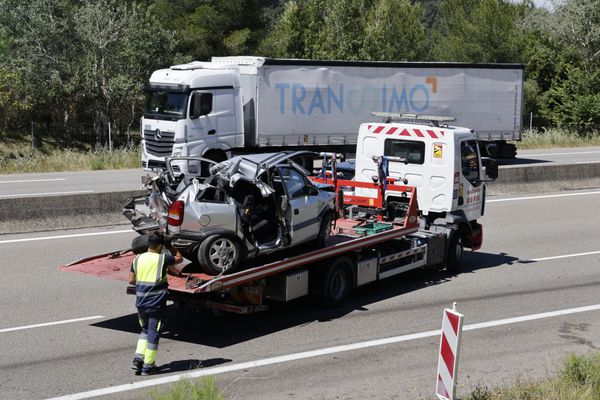 Un grave accident qui implique un monospace et un camion ce lundi 3 juin 2024 près de la sortie Fuveau, sur l'A8