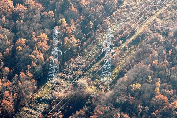 Une ligne à haute tension dans le sud Dordogne (image d'illustration)