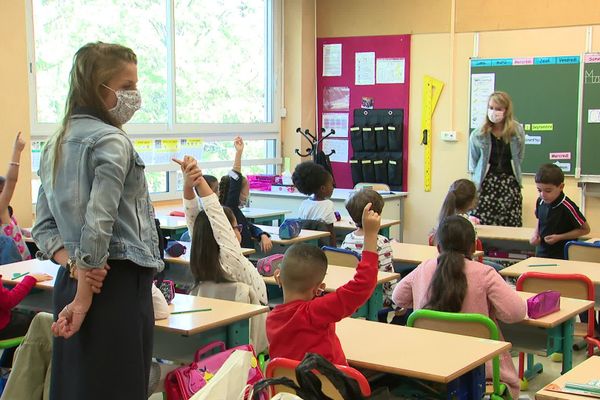 A Vénissieux, la rentrée des classes avait un air très particulier à l'école Saint-Exupéry, car certains élèves retrouvaient les bancs de l'école pour la première fois depuis le confinement.