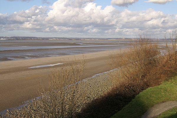 Dans le Calvados, sur la Côte de Grâce, soleil et nuages ce MARDI à l'horizon de la plage de Vasouy, près d'Honfleur.