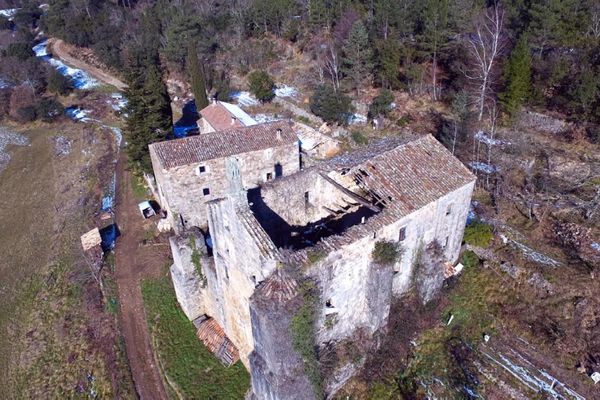 260.0000 euros vont être alloués pour les travaux de réparation de la toiture de la grange cistercienne de Chabroulière, à Planzolles dans le Sud-Ardèche par la mission patrimoine pilotée par Stéphane Bern.