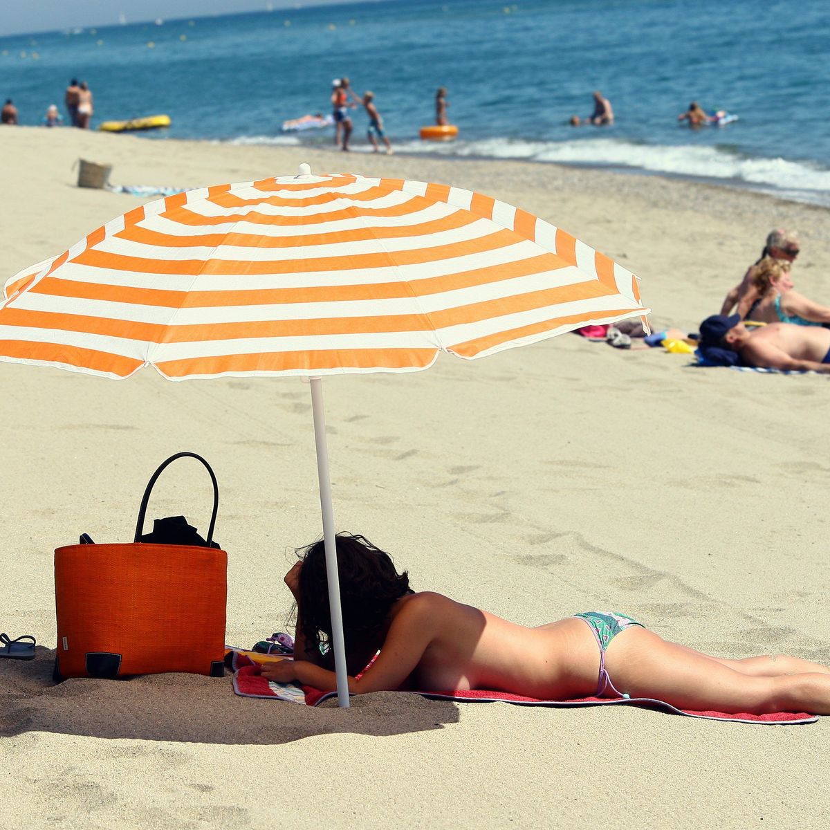 Seins nus à la plage à Sainte-Marie-la-Mer : face à la polémique, la  gendarmerie évoque 