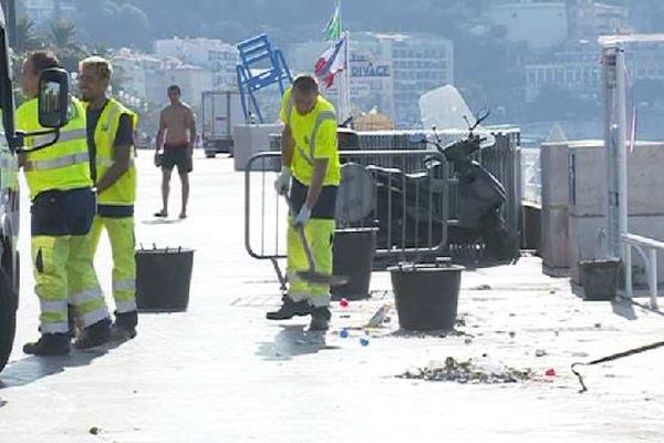 Nettoyage de la promenade des Anglais