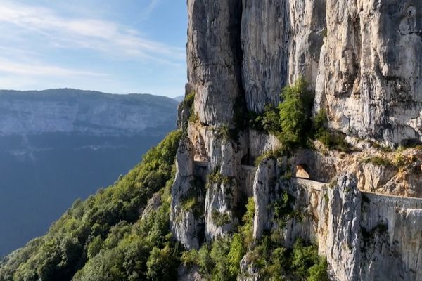 Les itinéraires ont été choisis en fonction de la pente des différentes strates de calcaire oblique afin de tracer une route en pente douce...