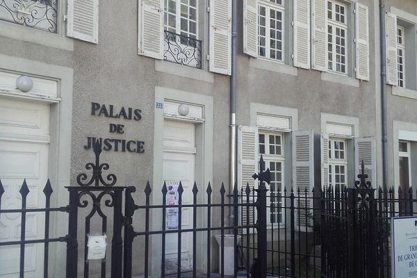 Mardi 2 février, 3 individus étaient jugés au tribunal de Cusset dans l'Allier, après des tirs de mortier sur une gendarmerie.