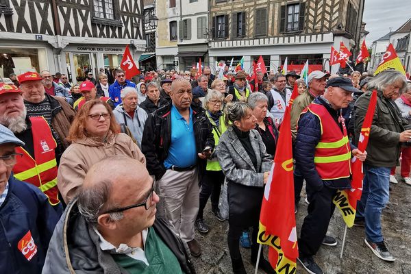 200 manifestants étaient à Auxerre ce mardi 8 octobre pour défendre les retraites.