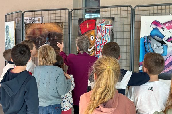 Des scolaires découvrent l'exposition itinérante "Graff et Guerre"