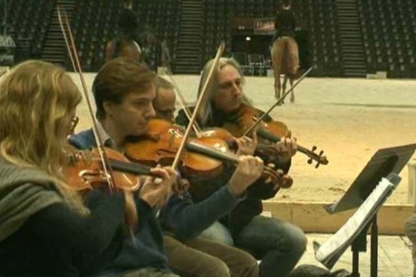 L'Orchestre national de Montpellier et les cavaliers du Cadre Noir de Saumur