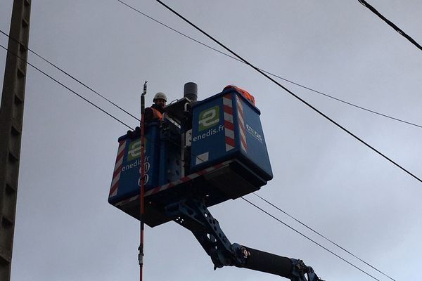 Le courant est rétabli dans la quasi-totalité des 15 000 foyers d'Auvergne concernés par les pannes liées aux vents violents. 