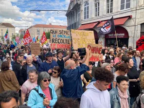 Une manifestation a également commencé à 15 heures à Besançon.