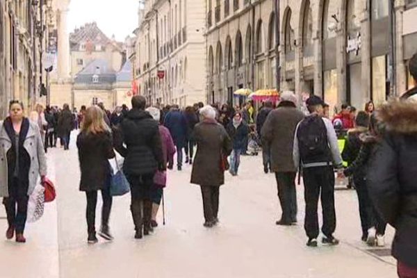 Le centre-ville de Dijon était très fréquenté en ce dernier dimanche avant Noël.