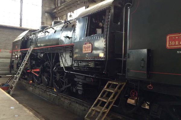 La Mikado "141 R 420", dernière machine à vapeur utilisée en service commercial par la SNCF, est entretenue à Clermont-Ferrand.