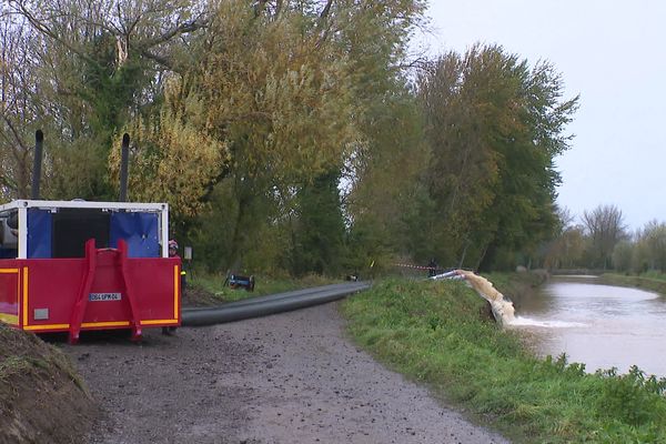 Image d'illustration d'une station de pompage installée dans le Pas-de-Calais, lors des inondations de novembre 2023.