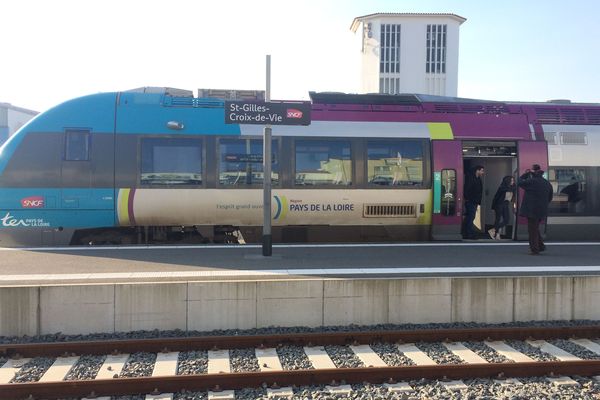 Un TER en gare de Saint-Gilles-Croix-de-Vie, janvier 2019