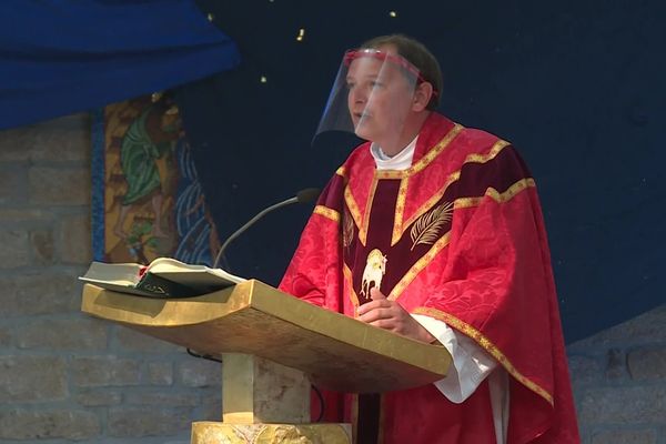 La célébration de la messe a du s'adapter à la pandémie de Covid-19. 