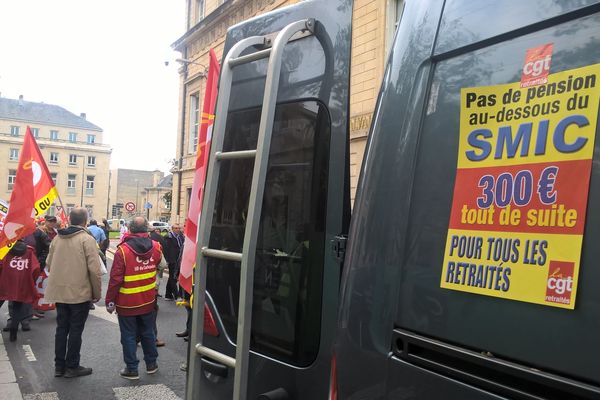 Rassemblement de retraités devant la préfecture du Calvados à Caen le 28 septembre 2017