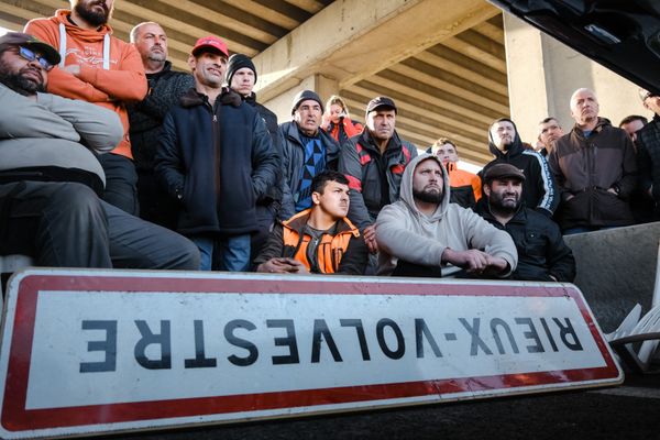 En janvier 2024, les agriculteurs bloquent à Carbonne (Haute-Garonne) l'autoroute A64 pour dénoncer la crise touchant le secteur.