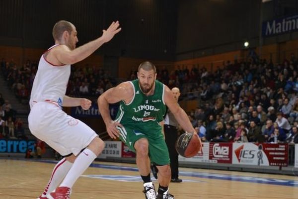  02/03/2013 ; Le Havre ; France - Basket Pro A / STB Le Havre - CSP Limoges : le Limougeaud Jon BROCKMAN (à droite) face au Havre