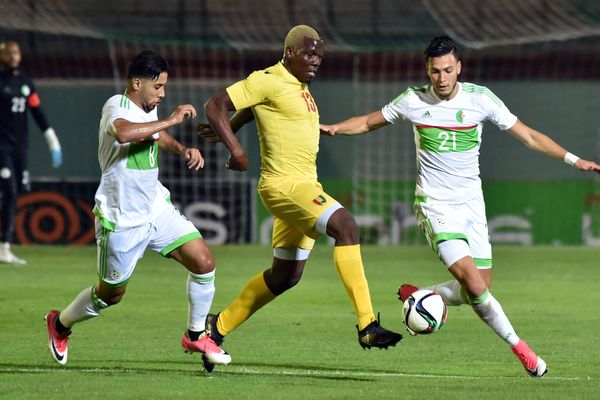 Mathias Pogba (centre) signe avec le FC Tours. 