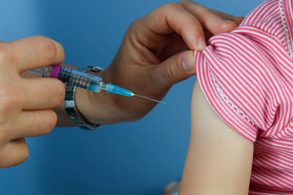 Le vaccin contre la coqueluche est obligatoire pour les nourrissons.