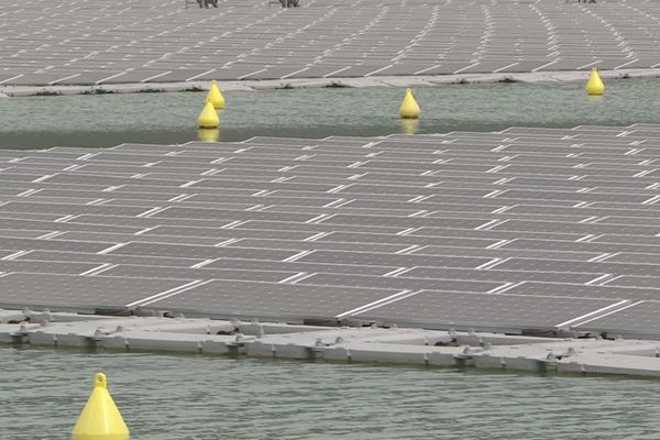 La commune de Lazer (Hautes-Alpes) a inauguré une centrale solaire flottante